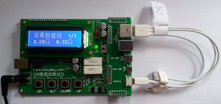 支持 iPhone5,iPad4,iPad mini,iPod nano6,以及普通USB线(标准方型头、MiniUSB头、MicroUSB头)。 超强兼容各种方案的山寨iPhone5数据线,2014版全面支持最新iOS7.0、iPhone 5S、iPhone 5C手机数据线。 采用32位ARM高速处理器设计。 由于USB座使用率很高,容易损坏,所以USB座采用分体设计,方便更换。 使用大电流(1000mA)模拟充电测试。 准确测出电源线电阻,准确测出D+、D-电阻,可以检测出D+、D-内置的